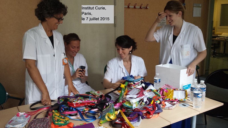 Remise de sacoches pour pompes à morphine à l’Institut Curie